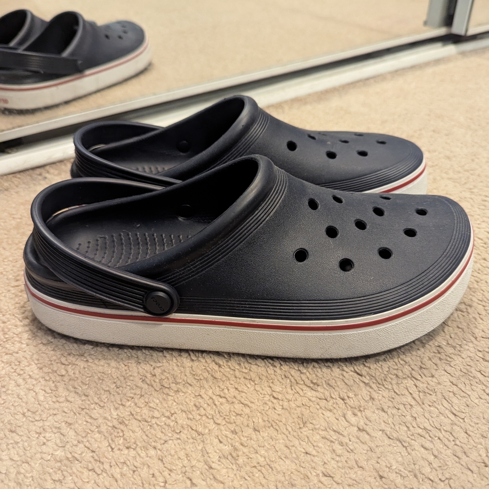 CROCS Black Textured Sole